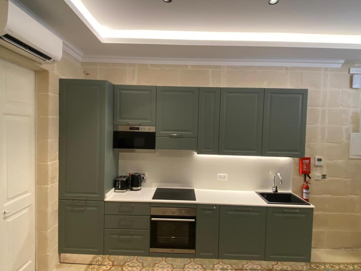 Typical Maltese Maisonette In St.julians Apartman *